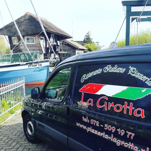 auto van La Grotta Schoorl voor bezorgen