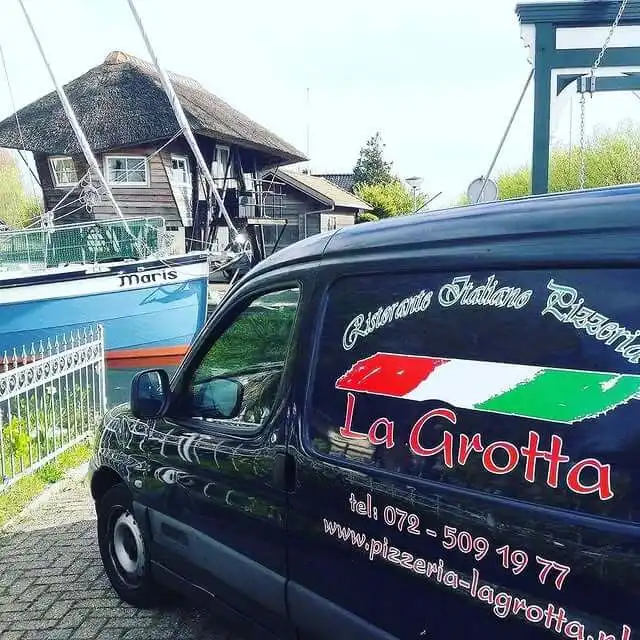 auto van La Grotta Schoorl voor bezorgen